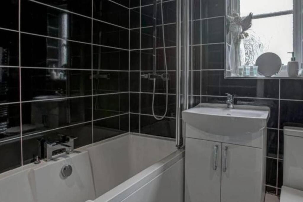 Luxury 4 Bedroom House Manchester Esterno foto