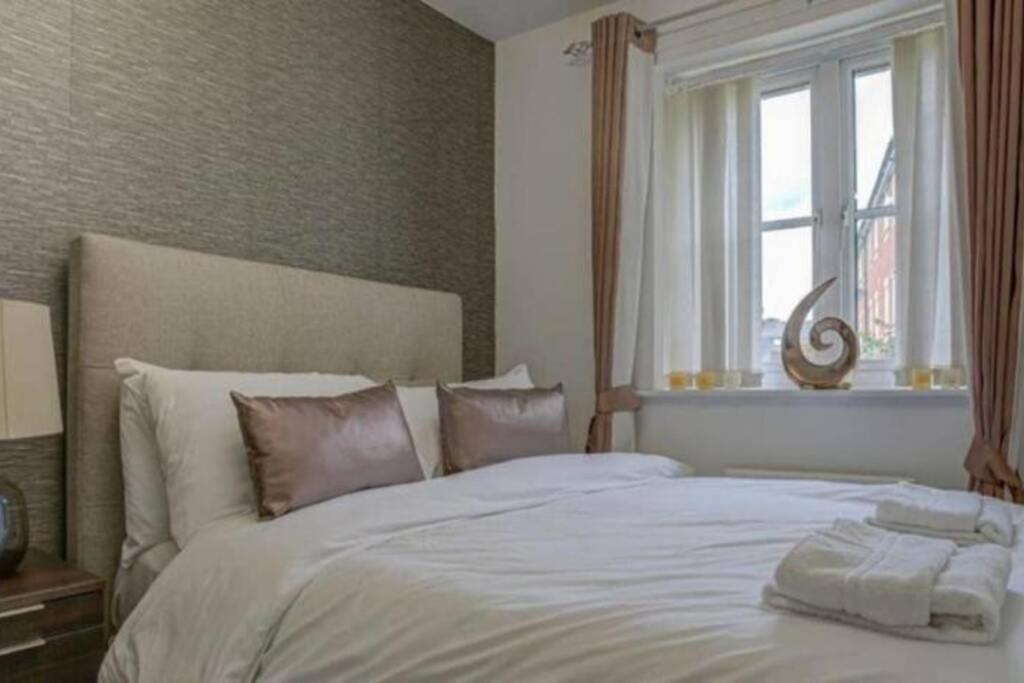 Luxury 4 Bedroom House Manchester Esterno foto